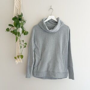 Lululemon Sweatshirt (Size 6)